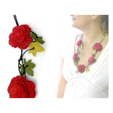 COLLAR FIELTRO ROSAS ROJAS Y FLORES